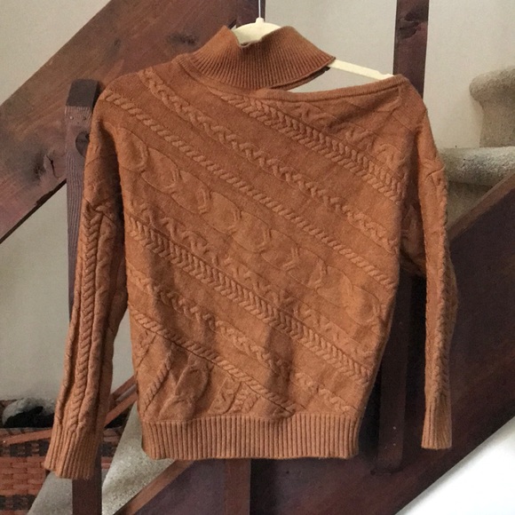 VENUS, beautiful brown, cold shoulder, cable knit sweater. Size S. - Picture 1 of 5